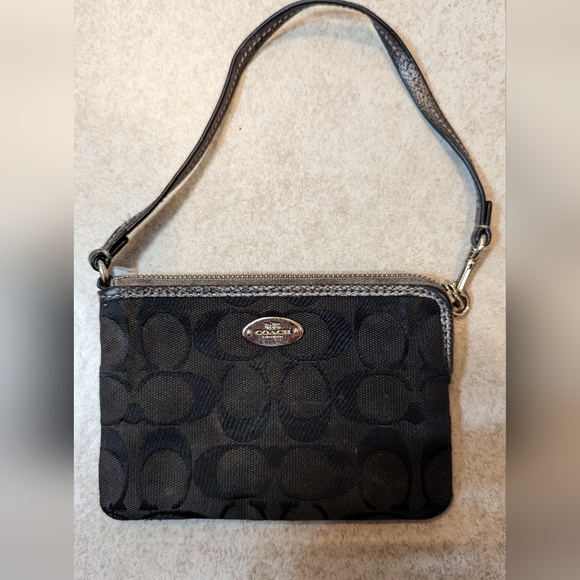 Coach Wristlet - Picture 4 of 4